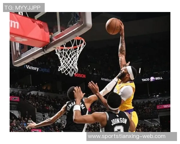 浓眉半场表现出色8投5中贡献12分5篮板1助攻1抢断展现强大实力